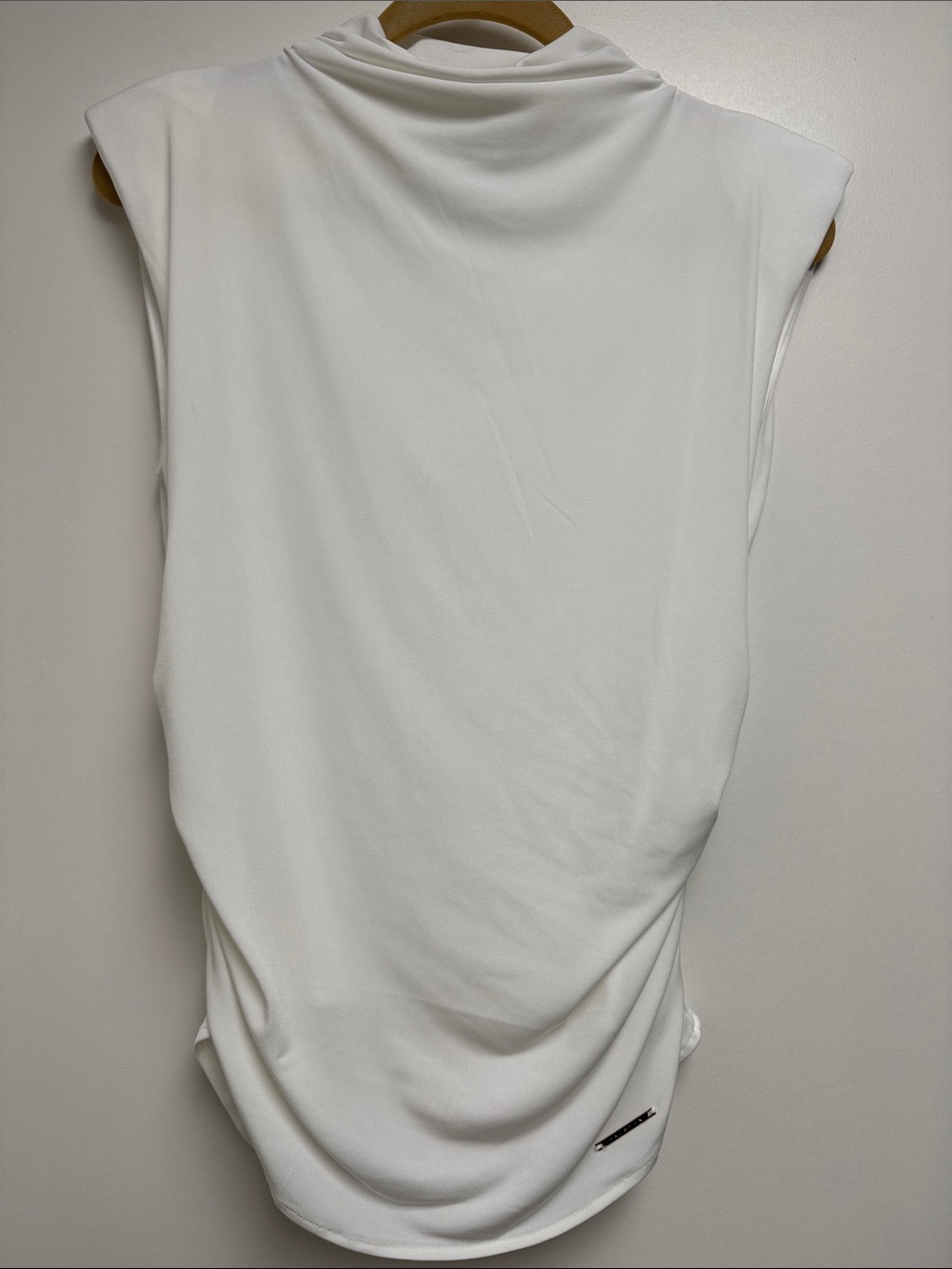 Halston Boxy Shoulder Women’s White Rusched Side Stretchy Top Size M Sleeveless - Picture 2 of 8